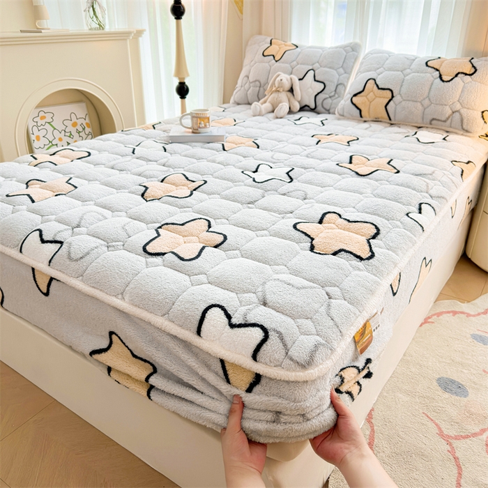 91家纺网 家纺一手货源 找家纺 雯豆家纺 2024冬款新品泰迪绒夹棉床笠三件套北极绒床垫保护套加厚保暖床笠 泰迪绒床笠-闪耀星辰