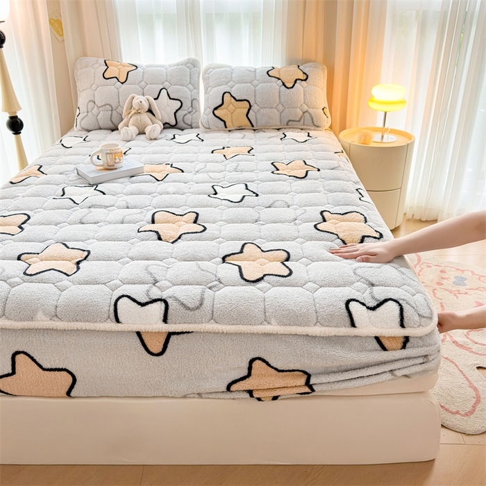91家纺网 家纺一手货源 找家纺 雯豆家纺 2024冬款新品泰迪绒夹棉床笠三件套北极绒床垫保护套加厚保暖床笠 泰迪绒床笠-闪耀星辰