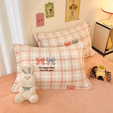 91家纺网 家纺一手货源 找家纺 2024新款A类高克重时尚风牛奶绒加厚保暖系列--枕套 温馨