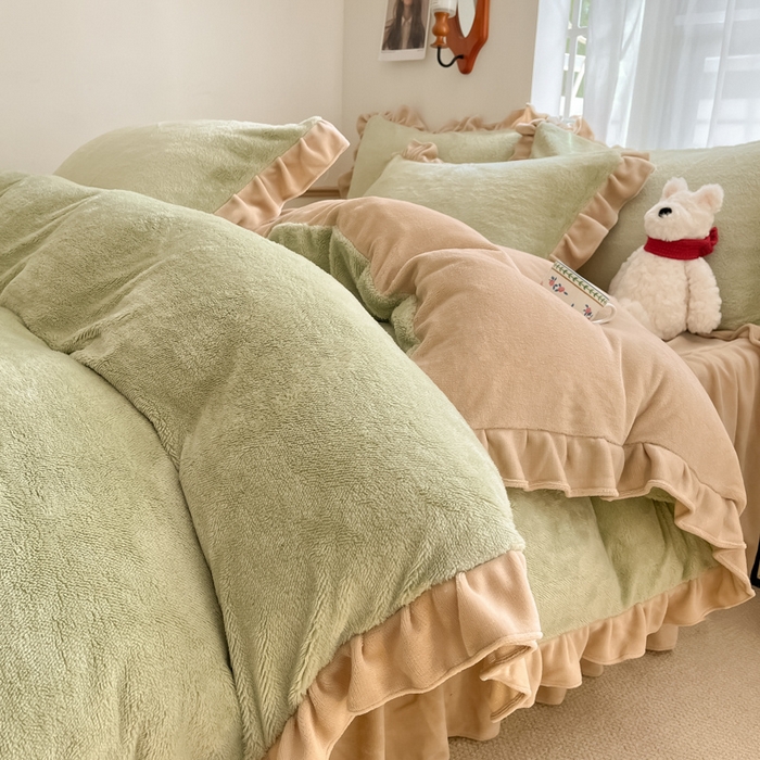 91家纺网 家纺一手货源 找家纺 星座家纺 2025新款牛奶绒花边床裙款四件套 床裙款-淡雅绿＋奶咖