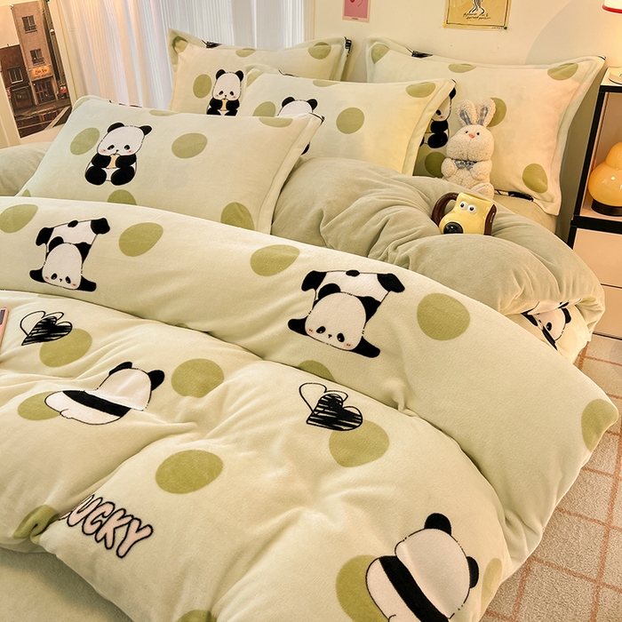 91家纺网 家纺一手货源 找家纺 2024新款A类高克重时尚风牛奶绒加厚保暖系列套件单品-四件套 波点熊猫