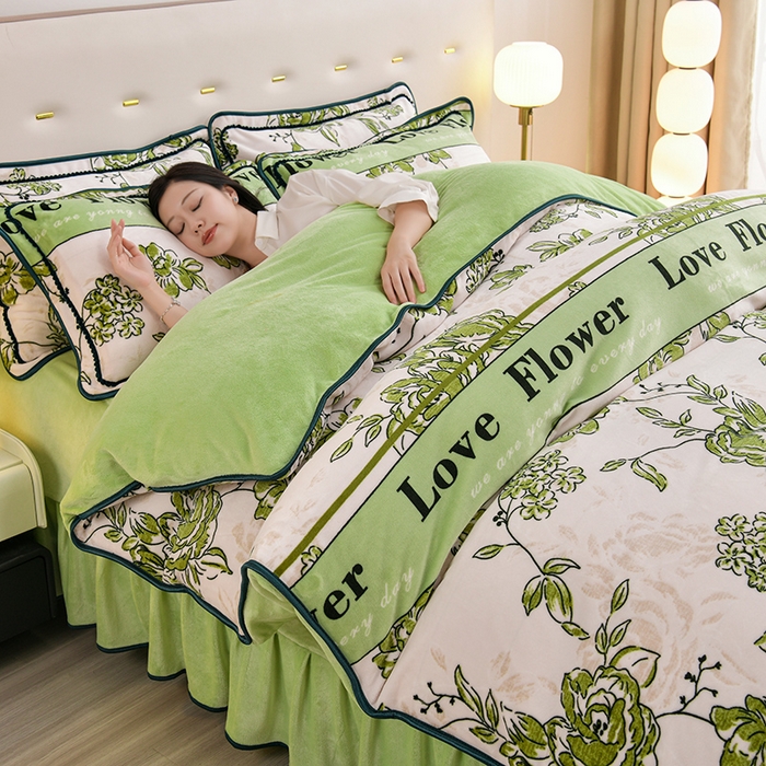 91家纺网 家纺一手货源 找家纺 赫本家纺  2025新品8-9斤爆品牛奶绒四件套床裙款金雕绒法莱绒四套件 简若花语