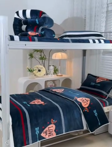 91家纺网 家纺一手货源 找家纺 绒品荟家纺 2025新款加厚牛奶绒三件套金貂绒法莱绒冬季床单款床笠款学生宿舍单人三件套 匆匆那年