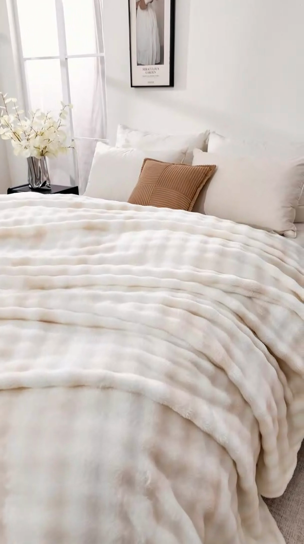 91家纺网 家纺一手货源 找家纺 巴木赫 2024新款300克印花泡泡毛毯毯子 奶白