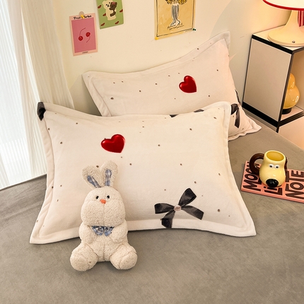 2024新款A类高克重时尚风牛奶绒加厚保暖系列--枕套 爱心蝴蝶结