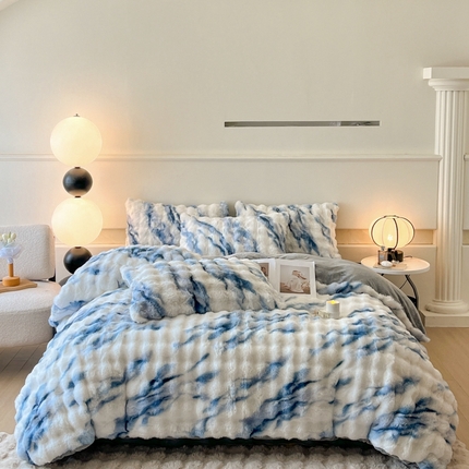 91家纺网 家纺一手货源 找家纺 铠畅家纺 2024新款兔毛绒牛奶绒四件套 琉璃蓝