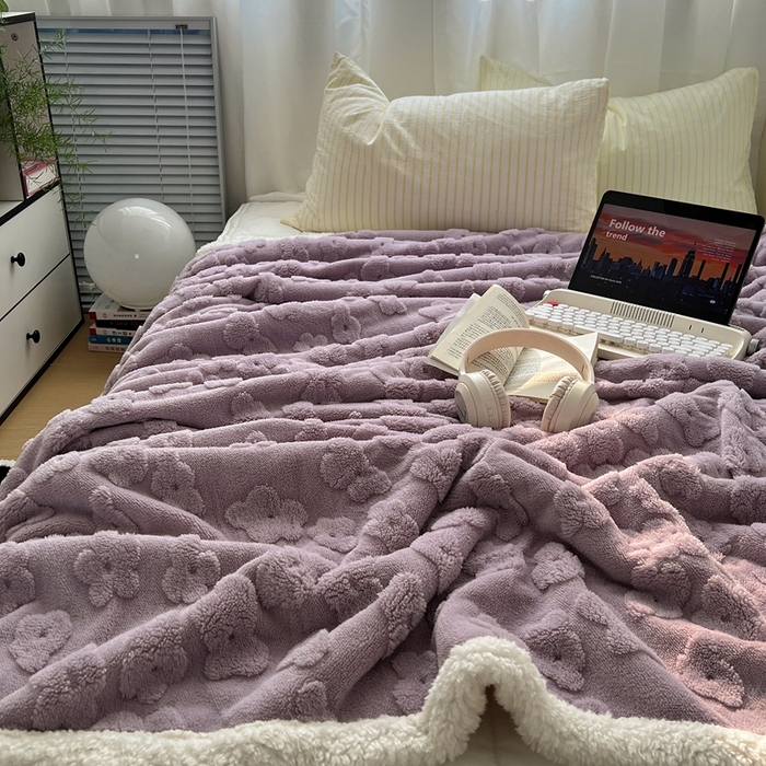 91家纺网 家纺一手货源 找家纺 六巷胡同 2024新款INS云朵花舒棉绒羊羔绒毛毯 云朵花-芋泥紫
