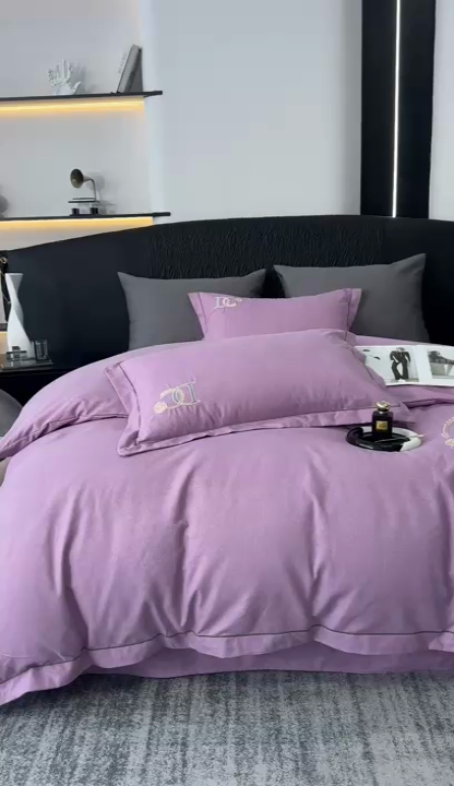 91家纺网 家纺一手货源 找家纺 梵克保罗 2024新款加厚肌理纹碳素磨毛刺绣四件套 丁香紫