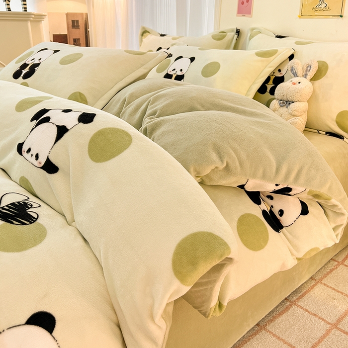 91家纺网 家纺一手货源 找家纺 2024新款A类高克重时尚风牛奶绒加厚保暖系列套件单品-被套 波点熊猫