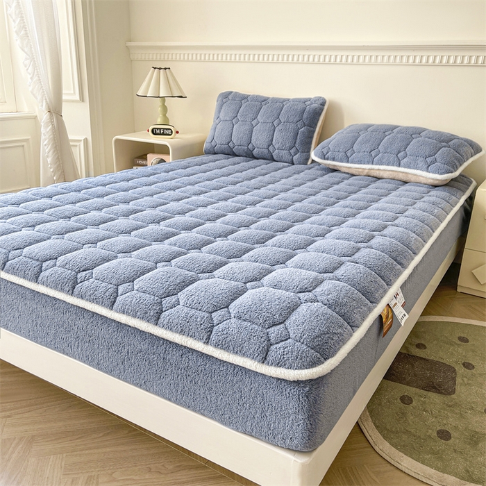 91家纺网 家纺一手货源 找家纺 雯豆家纺 2024冬款新品泰迪绒夹棉床笠三件套北极绒床垫保护套加厚保暖床笠 泰迪绒床笠-宾利蓝