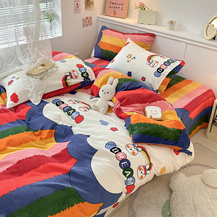 91家纺网 家纺一手货源 找家纺 桃子家居 2024新款小清新卡通加厚牛奶绒全工艺200克印花牛奶绒系列四件套 绒-彩虹兔