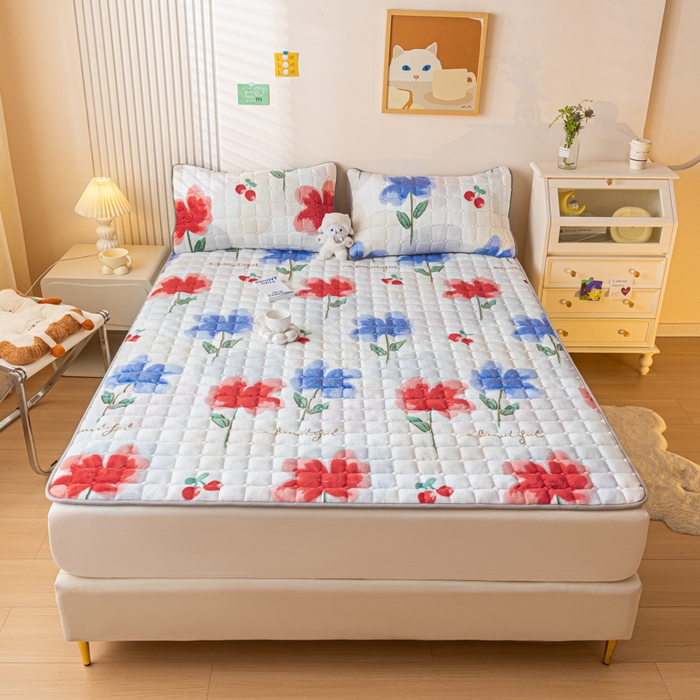 91家纺网 家纺一手货源 找家纺 卡伦家纺 2025新款A类牛奶绒夹棉加厚床垫单人双人床垫保护垫 樱桃花语