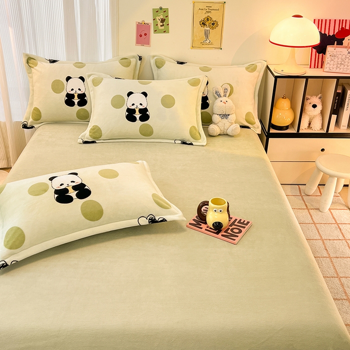 91家纺网 家纺一手货源 找家纺 2024新款A类高克重时尚风牛奶绒加厚保暖系列--枕套 波点熊猫