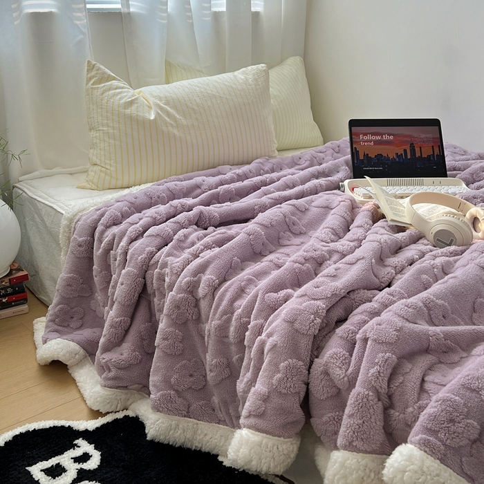 91家纺网 家纺一手货源 找家纺 六巷胡同 2024新款INS云朵花舒棉绒羊羔绒毛毯 云朵花-芋泥紫