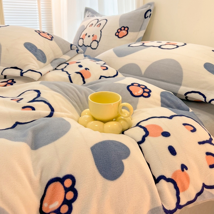 91家纺网 家纺一手货源 找家纺 2024新款A类高克重时尚风牛奶绒加厚保暖系列套件单品-被套 爱心兔