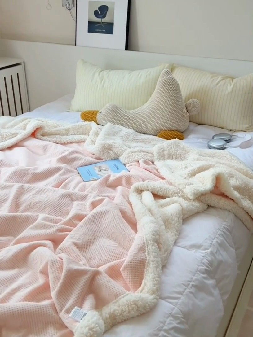 91家纺网 家纺一手货源 找家纺 六巷胡同 2024新款小红书博主风山茶花羊羔绒毯子 嫩粉