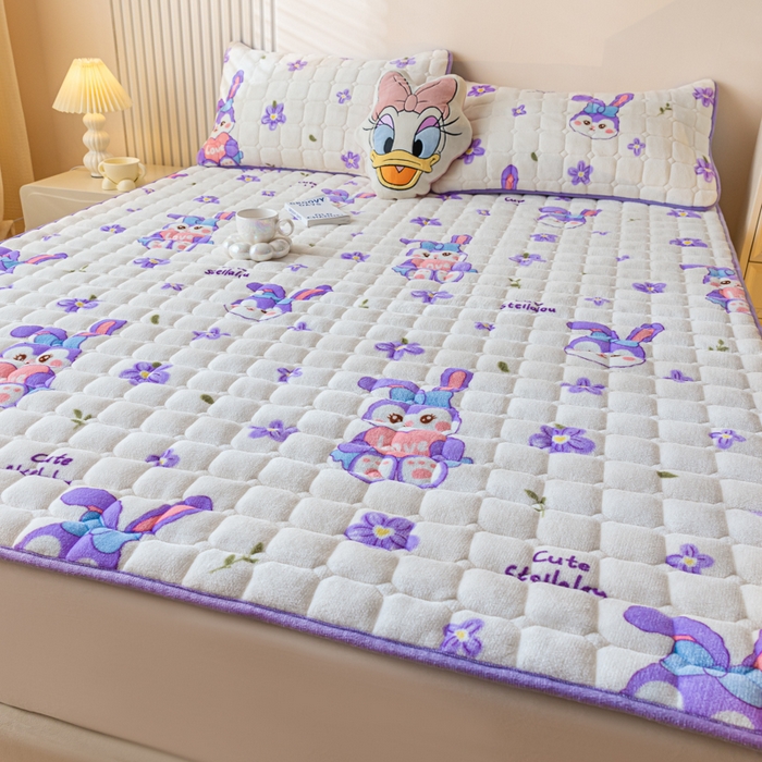 91家纺网 家纺一手货源 找家纺 卡伦家纺 2025新款A类牛奶绒夹棉加厚床垫单人双人床垫保护垫 星梦露