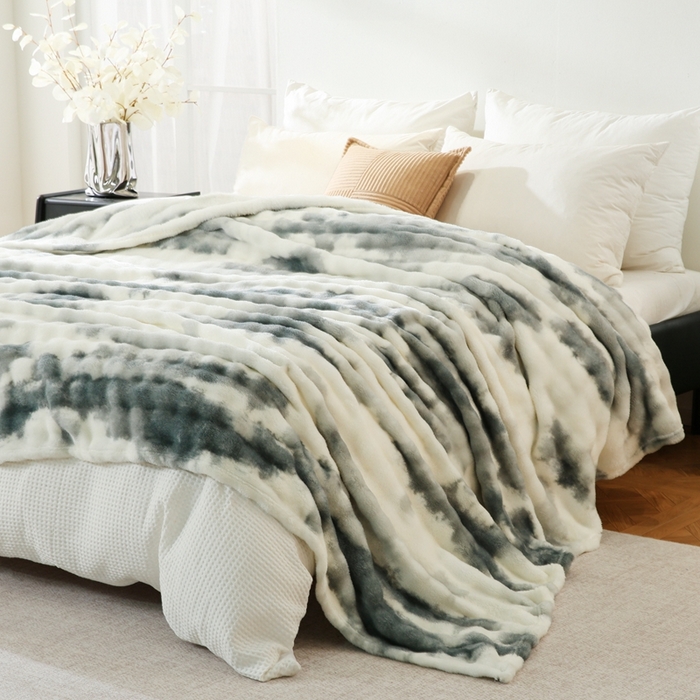 91家纺网 家纺一手货源 找家纺 巴木赫 2024新款300克印花泡泡毛毯毯子 水墨画