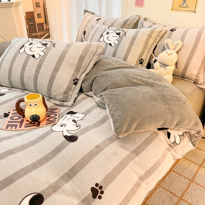 91家纺网 家纺一手货源 找家纺 2024新款A类高克重时尚风牛奶绒加厚保暖系列套件单品-被套 黑白猫