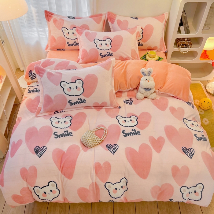 91家纺网 家纺一手货源 找家纺 2024新款A类高克重时尚风牛奶绒加厚保暖系列套件单品-四件套 波波熊粉