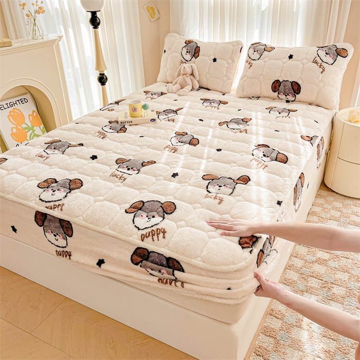 91家纺网 家纺一手货源 找家纺 雯豆家纺 2024冬款新品泰迪绒夹棉床笠三件套北极绒床垫保护套加厚保暖床笠 泰迪绒床笠-芭比熊