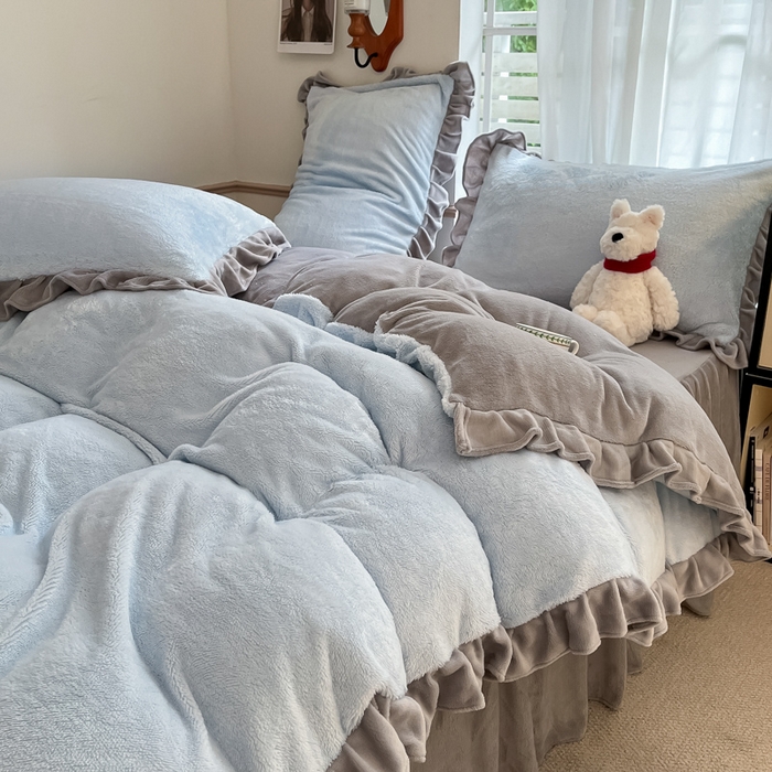 91家纺网 家纺一手货源 找家纺 星座家纺 2025新款牛奶绒花边床裙款四件套 床裙款-天空蓝＋雅士灰