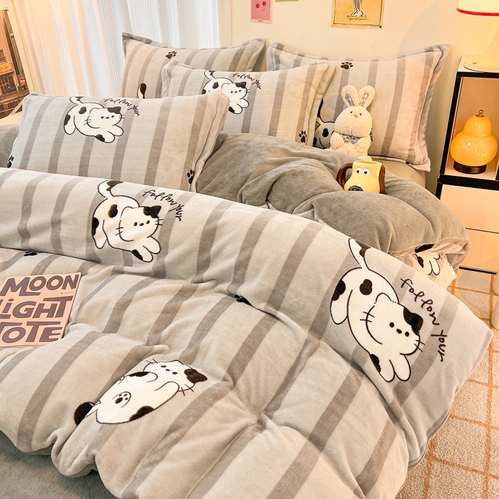 91家纺网 家纺一手货源 找家纺 2024新款A类高克重时尚风牛奶绒加厚保暖系列套件单品-四件套 黑白猫