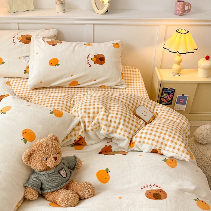 91家纺网 家纺一手货源 找家纺 桃子家居 2024新款小清新卡通加厚牛奶绒全工艺200克印花牛奶绒系列四件套 绒-吉利小豚鼠