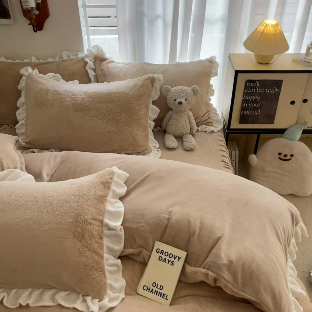 91家纺网 家纺一手货源 找家纺 星座家纺 2025新款牛奶绒花边床裙款四件套 床裙款-杏仁