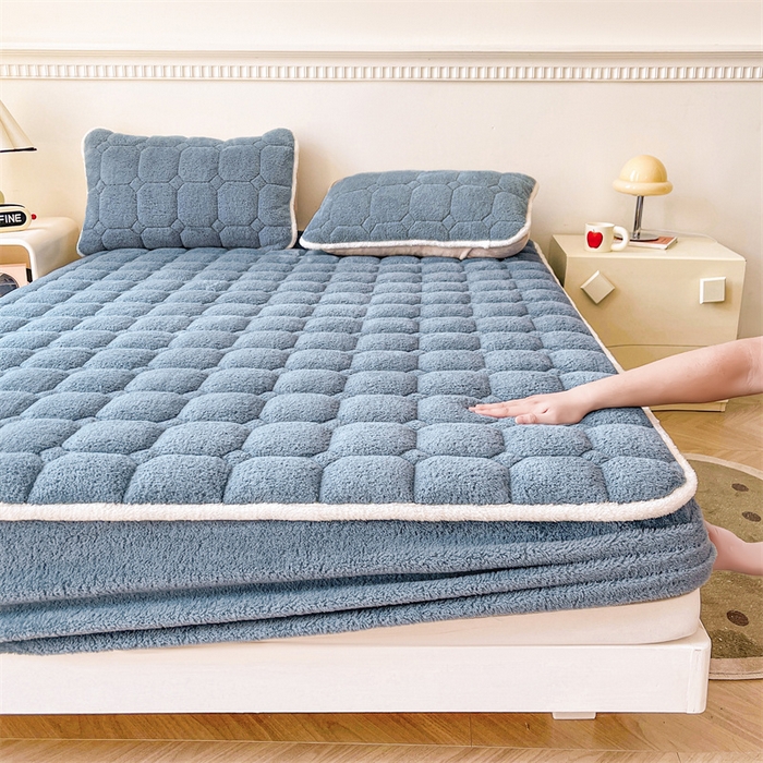 91家纺网 家纺一手货源 找家纺 雯豆家纺 2024冬款新品泰迪绒夹棉床笠三件套北极绒床垫保护套加厚保暖床笠 泰迪绒床笠-海因蓝