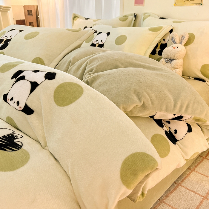 91家纺网 家纺一手货源 找家纺 2024新款A类高克重时尚风牛奶绒加厚保暖系列套件单品-被套 波点熊猫