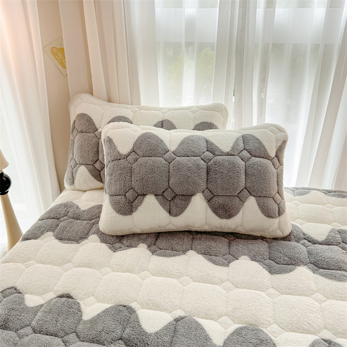 91家纺网 家纺一手货源 找家纺 雯豆家纺 2024冬款新品泰迪绒夹棉床笠三件套北极绒床垫保护套加厚保暖床笠 泰迪绒床笠-清风