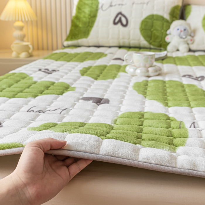 91家纺网 家纺一手货源 找家纺 卡伦家纺 2025新款A类牛奶绒夹棉加厚床垫单人双人床垫保护垫 心相印