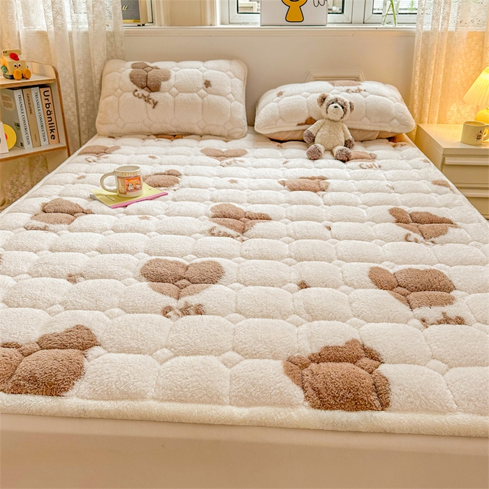 91家纺网 家纺一手货源 找家纺 雯豆家纺 2024新款泰迪绒床垫床护垫加厚北极绒床褥子印花小清新床垫子 泰迪绒床褥-熊宝乖乖