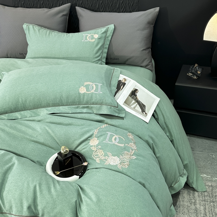 91家纺网 家纺一手货源 找家纺 梵克保罗 2024新款加厚肌理纹碳素磨毛刺绣四件套 复古绿