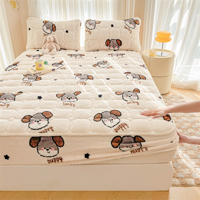 91家纺网 家纺一手货源 找家纺 雯豆家纺 2024冬款新品泰迪绒夹棉床笠三件套北极绒床垫保护套加厚保暖床笠 泰迪绒床笠-芭比熊