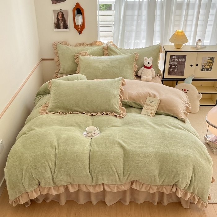 91家纺网 家纺一手货源 找家纺 星座家纺 2025新款牛奶绒花边床裙款四件套 床裙款-淡雅绿＋奶咖