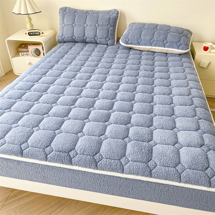 91家纺网 家纺一手货源 找家纺 雯豆家纺 2024冬款新品泰迪绒夹棉床笠三件套北极绒床垫保护套加厚保暖床笠 泰迪绒床笠-宾利蓝