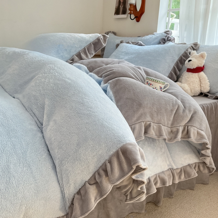 91家纺网 家纺一手货源 找家纺 星座家纺 2025新款牛奶绒花边床裙款四件套 床裙款-天空蓝＋雅士灰