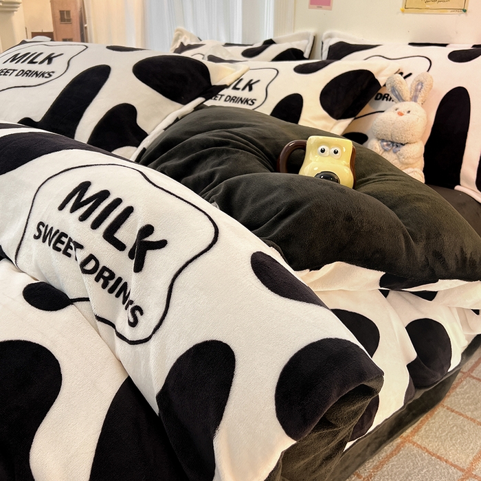 91家纺网 家纺一手货源 找家纺 2024新款A类高克重时尚风牛奶绒加厚保暖系列--枕套 大奶牛