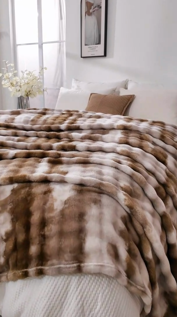 91家纺网 家纺一手货源 找家纺 巴木赫 2024新款300克印花泡泡毛毯毯子 棕色