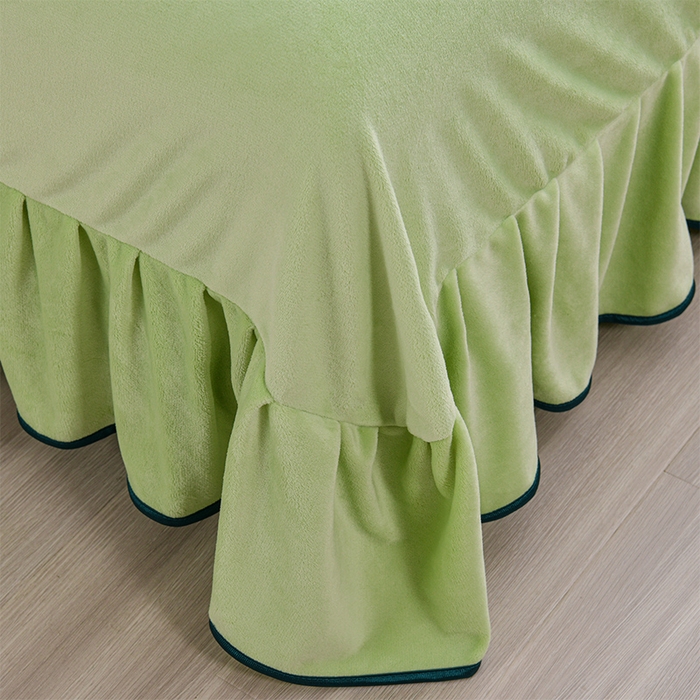 91家纺网 家纺一手货源 找家纺 赫本家纺  2025新品8-9斤爆品牛奶绒四件套床裙款金雕绒法莱绒四套件 爱丽丝