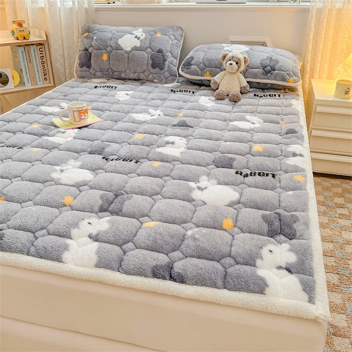 91家纺网 家纺一手货源 找家纺 雯豆家纺 2024新款泰迪绒床垫床护垫加厚北极绒床褥子印花小清新床垫子 泰迪绒床褥-尤拉