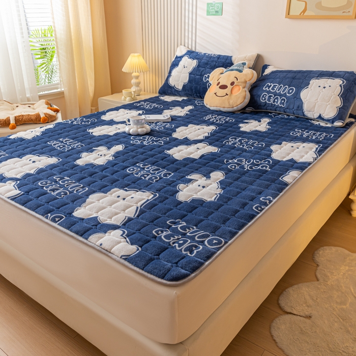 91家纺网 家纺一手货源 找家纺 卡伦家纺 2025新款A类牛奶绒夹棉加厚床垫单人双人床垫保护垫 开心乐园