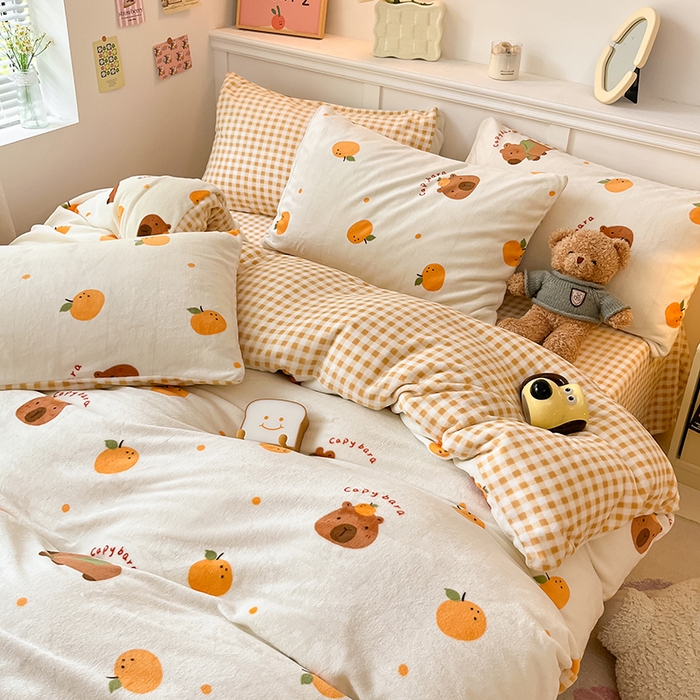 91家纺网 家纺一手货源 找家纺 桃子家居 2024新款小清新卡通加厚牛奶绒全工艺200克印花牛奶绒系列四件套 绒-吉利小豚鼠