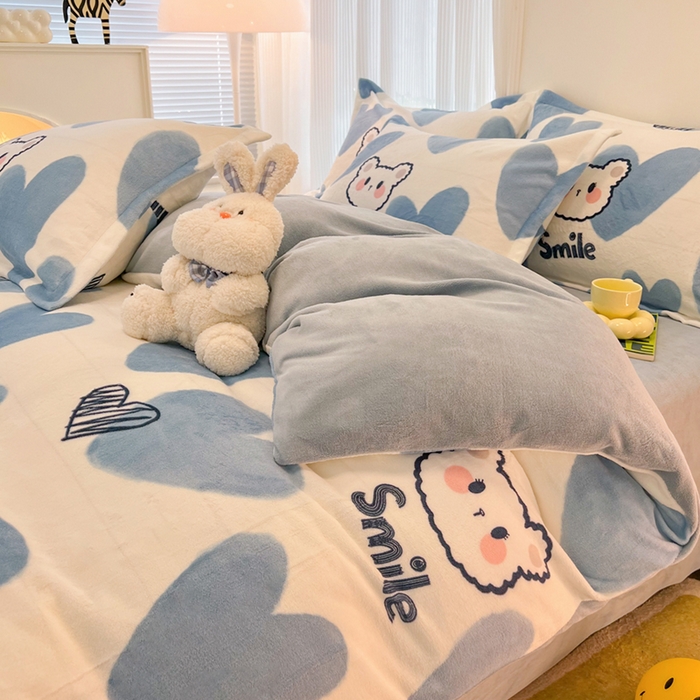 91家纺网 家纺一手货源 找家纺 2024新款A类高克重时尚风牛奶绒加厚保暖系列--枕套 波波熊蓝