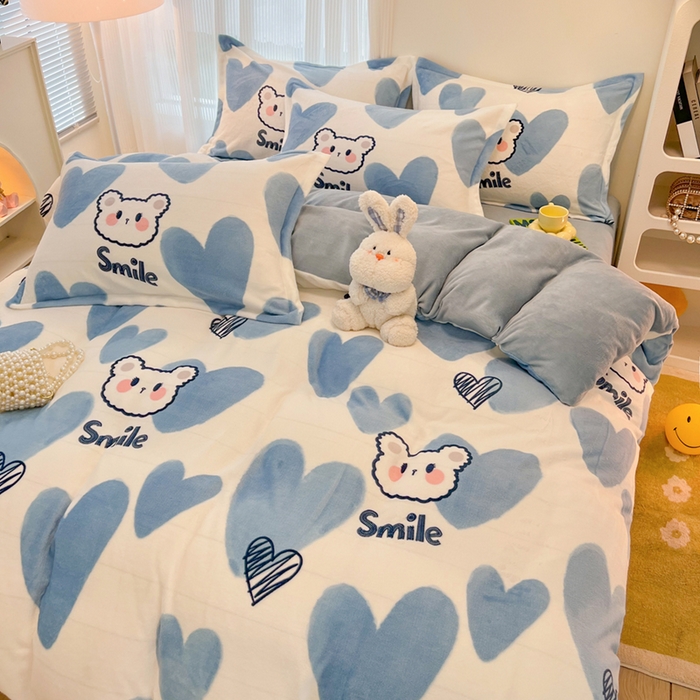 91家纺网 家纺一手货源 找家纺 2024新款A类高克重时尚风牛奶绒加厚保暖系列套件单品-被套 波波熊蓝