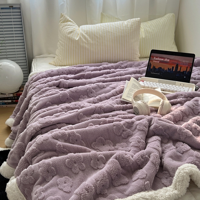 91家纺网 家纺一手货源 找家纺 六巷胡同 2024新款INS云朵花舒棉绒羊羔绒毛毯 云朵花-芋泥紫
