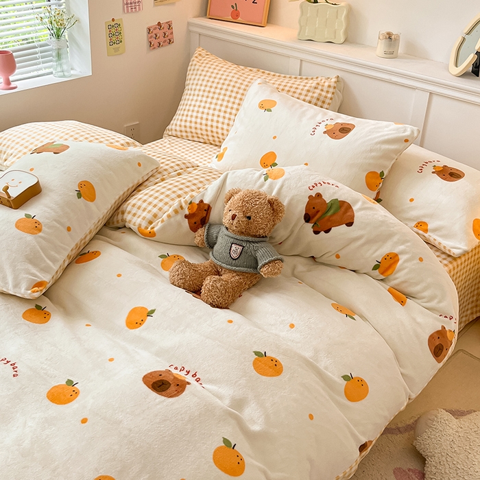 91家纺网 家纺一手货源 找家纺 桃子家居 2024新款小清新卡通加厚牛奶绒全工艺200克印花牛奶绒系列四件套 绒-吉利小豚鼠