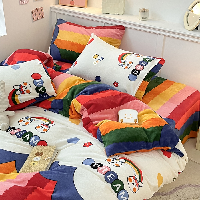 91家纺网 家纺一手货源 找家纺 桃子家居 2024新款小清新卡通加厚牛奶绒全工艺200克印花牛奶绒系列四件套 绒-彩虹兔